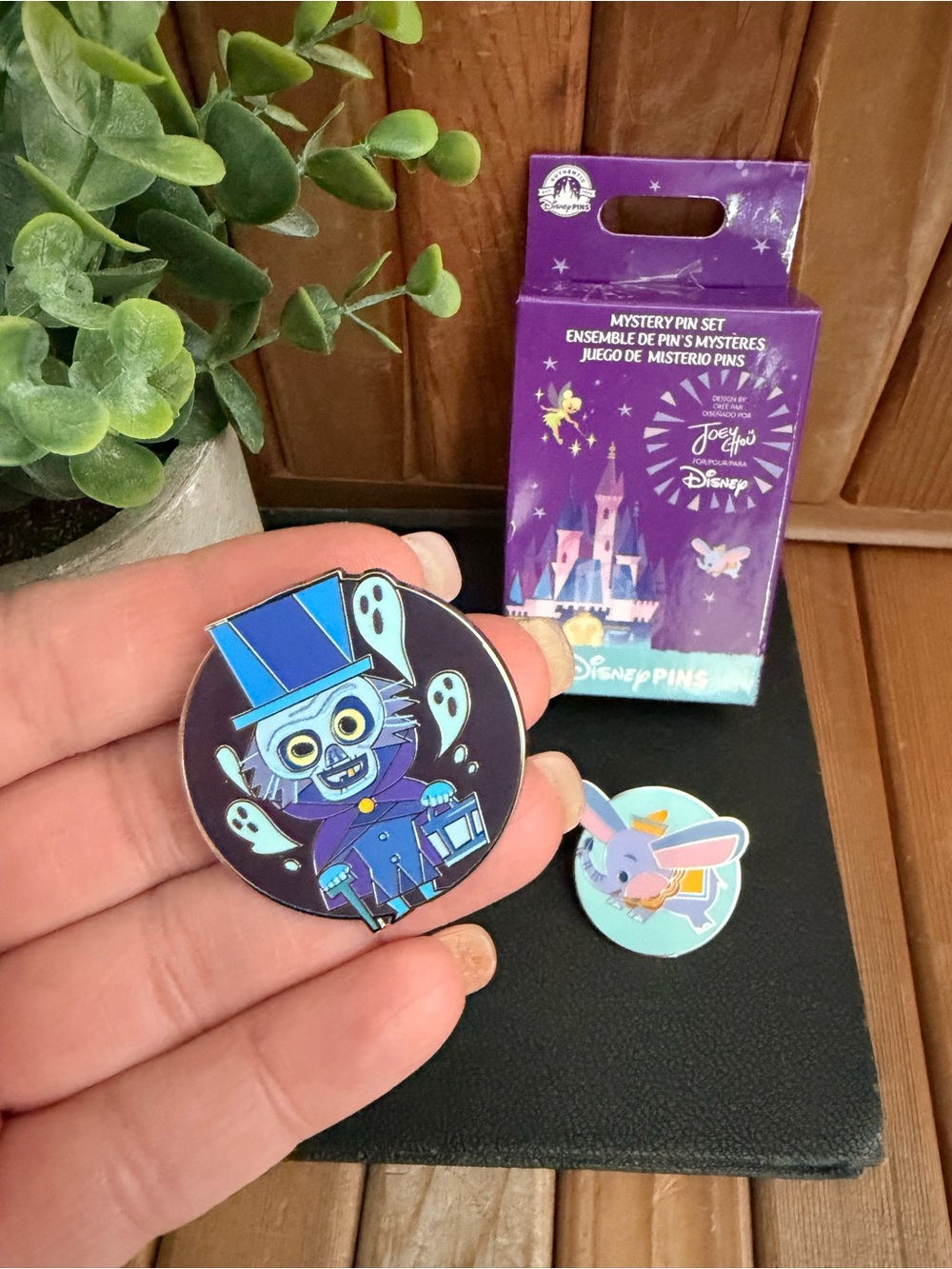 2023 Disney Joey Chou Mystery Box Pin: (1) One Haunted Mansion - Picture 2 of 4